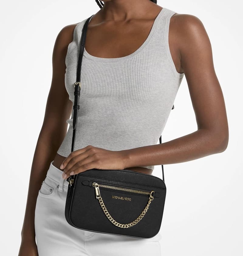 Michael Kors Jet Set de piel Saffiano negra con cadena dorada 4